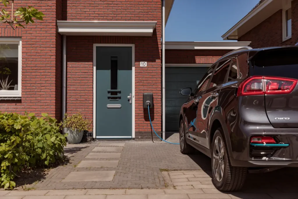 Alfen single s-line aan de muur bij een woning