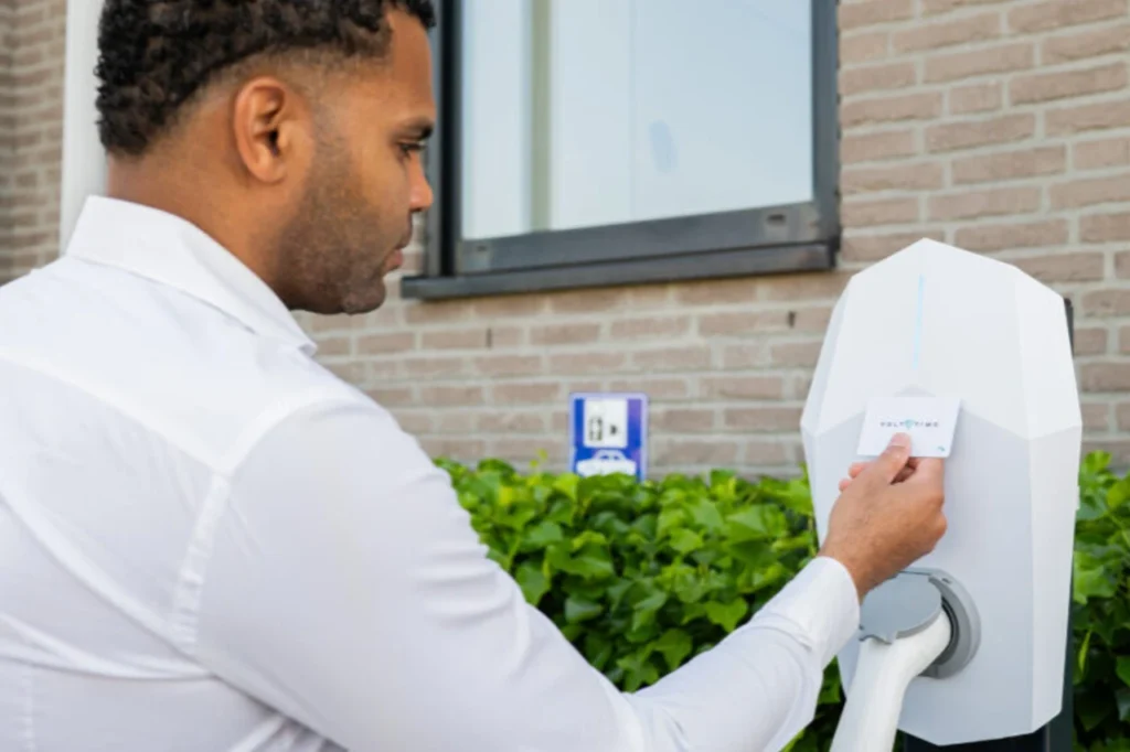 Laadstation laden met laadpas volt time source s2