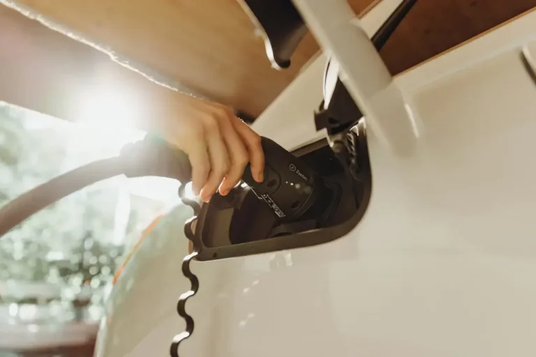 Zaptec laadkabel auto opladen met zonnepanelen