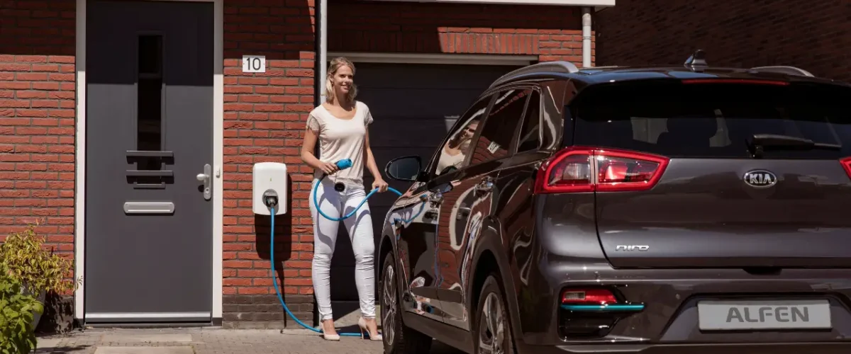 Alfen single s-line laadstation thuis aan het laden